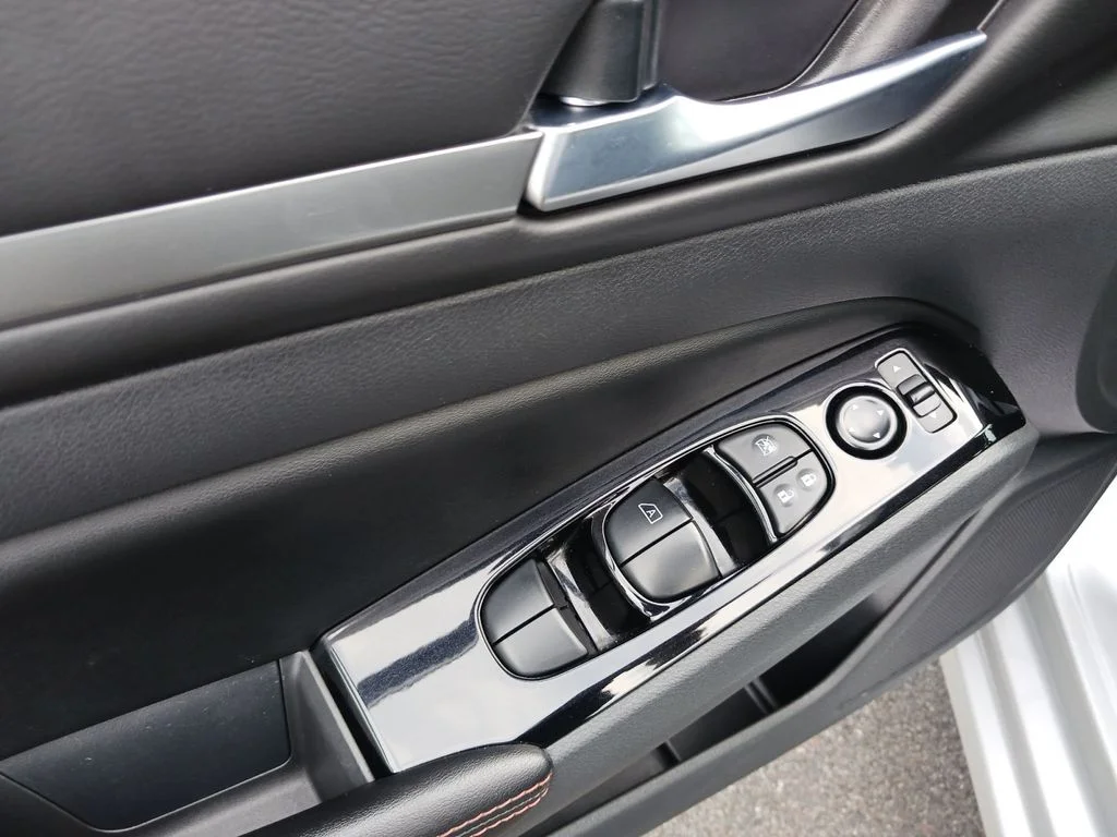 Used 2024 Silver Nissan 2.5 SR image 28