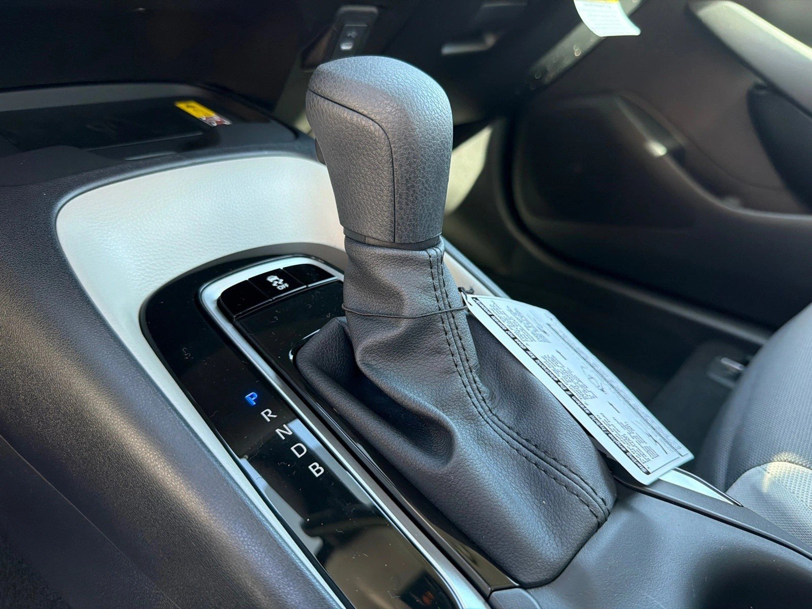 New 2027 Wind Chill Pearl Toyota LE image 30