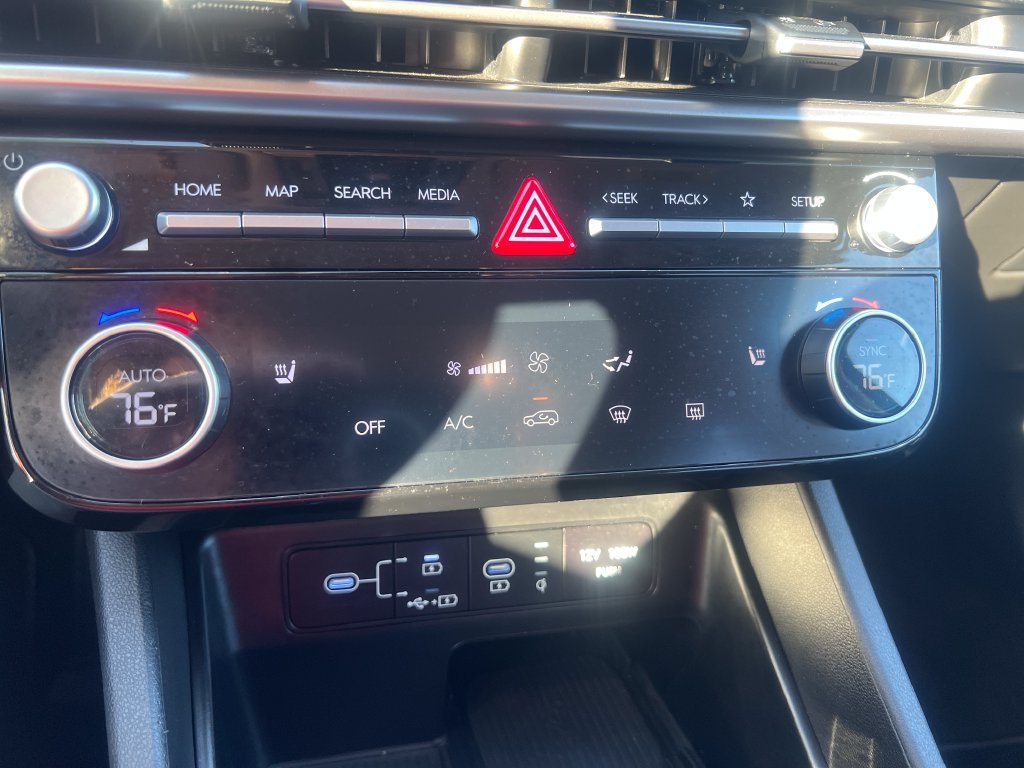 Used 2025 Black Hyundai SEL Convenience image 17