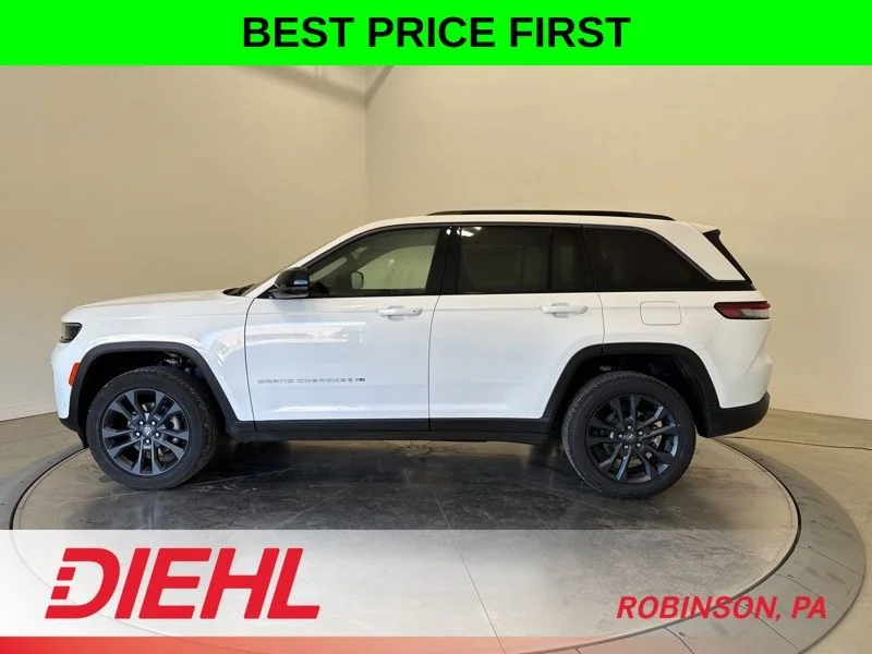 New 2026 Bright White Clear-Coat Exterior Paint Jeep Limited image 4