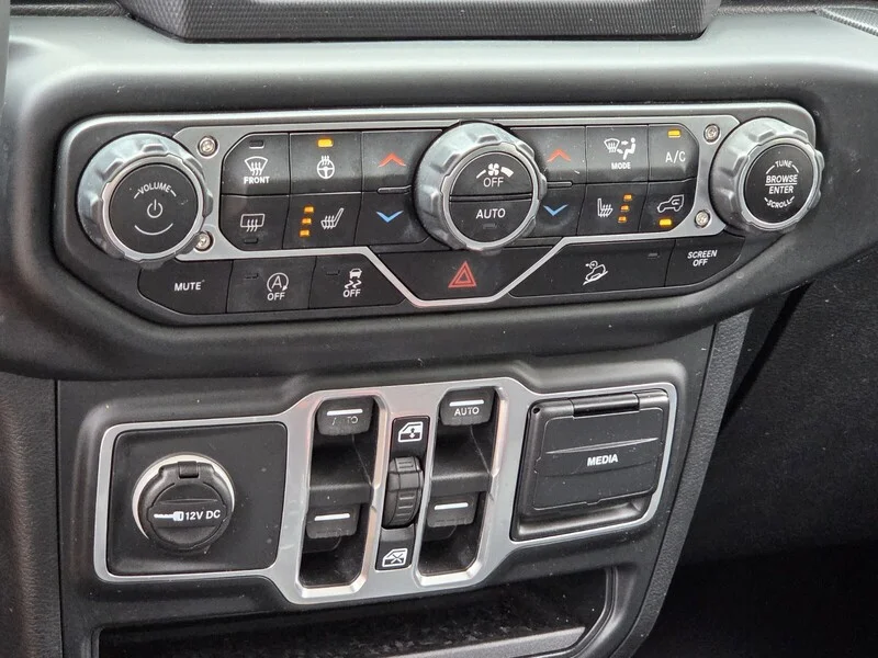Used 2018 Billet Silver Metallic Clearco JEEP UNLIMITED SPORT S image 24