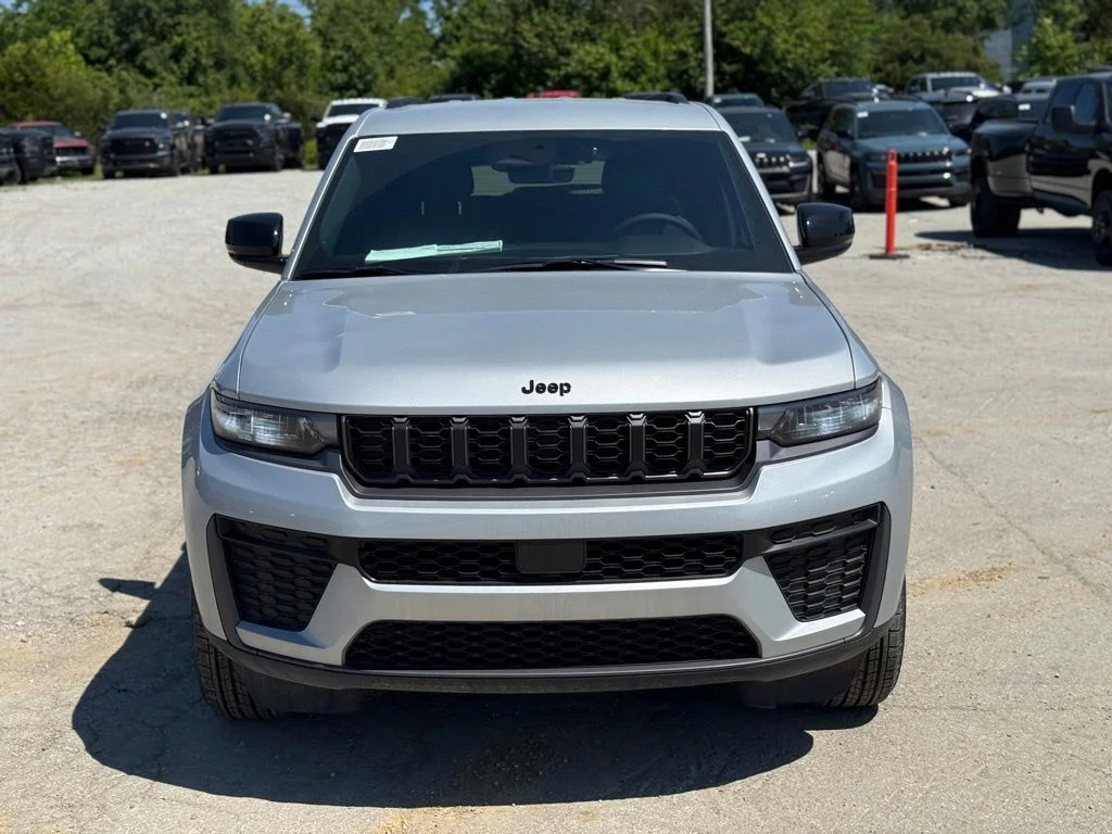 New 2026 Silver Zynith Exterior Paint Jeep Altitude image 3