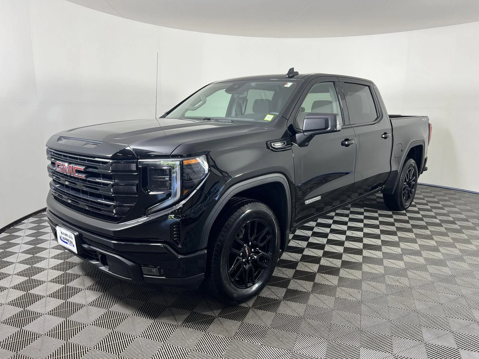 Used 2025 Onyx Black GMC Elevation image 12
