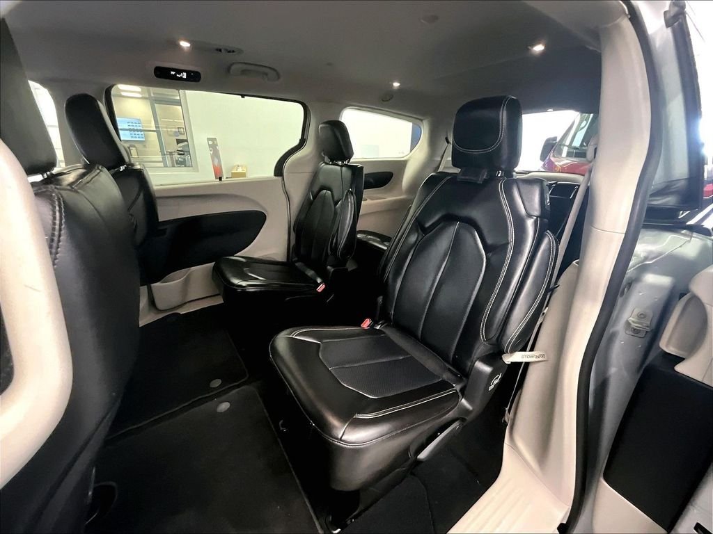 Used 2023 Silver Chrysler Touring L image 15