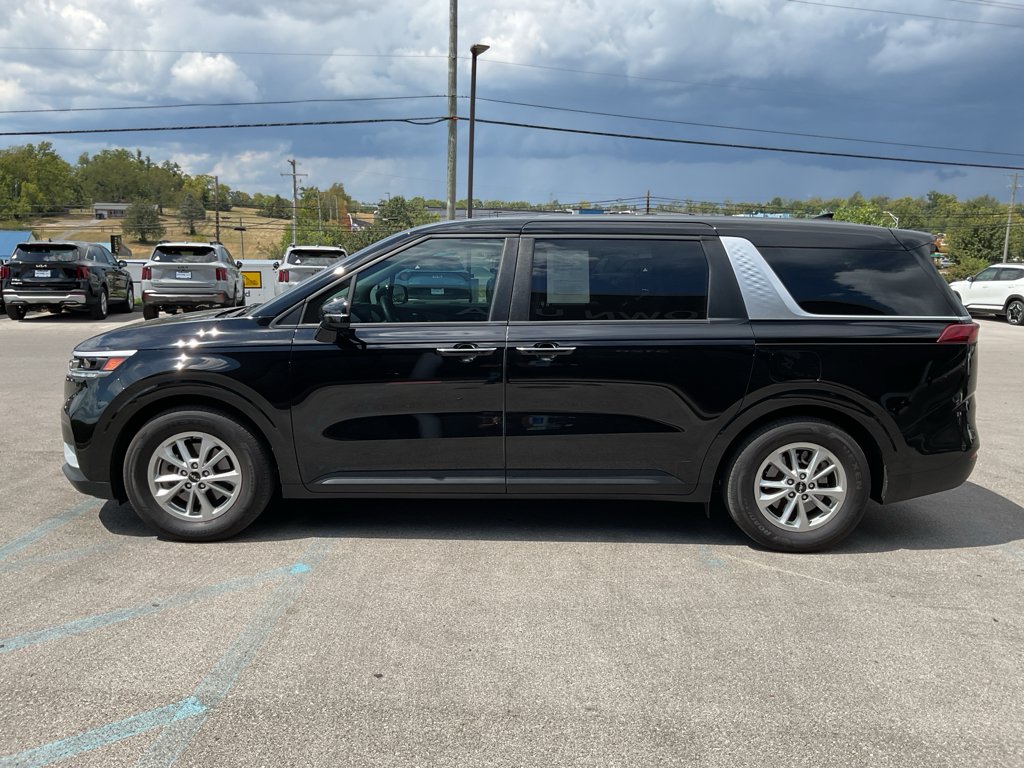 2024 Kia Carnival LX photo 3