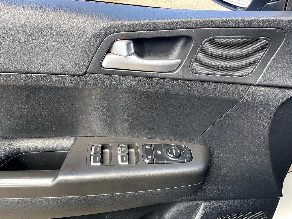 Used 2017 Sparkling Silver Kia LX image 36