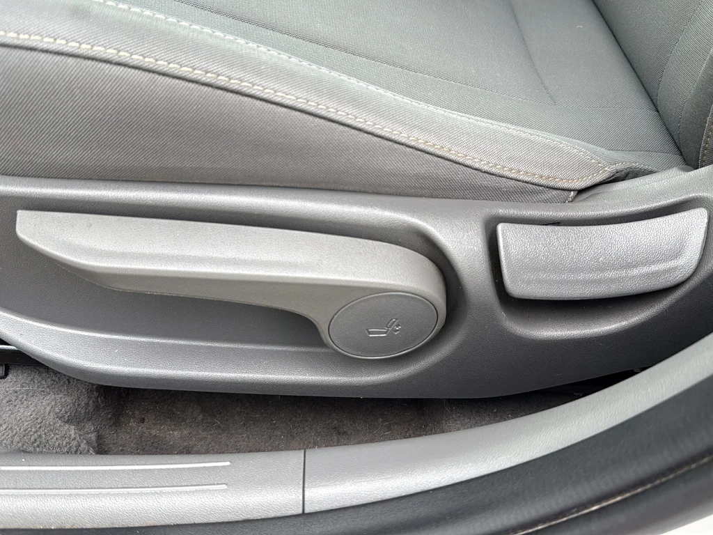 Used 2023 White Hyundai SEL image 16