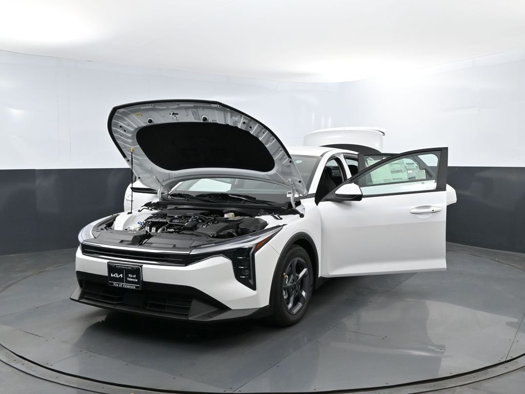 New 2026 Snow White Pearl Kia LXS image 24