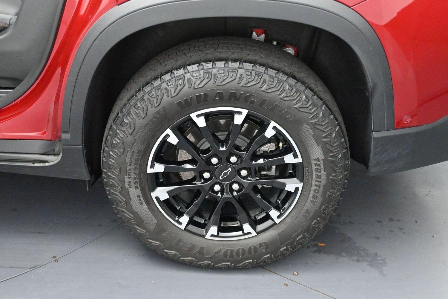 Used 2024 Radiant Red Tintcoat Chevrolet Z71 image 31