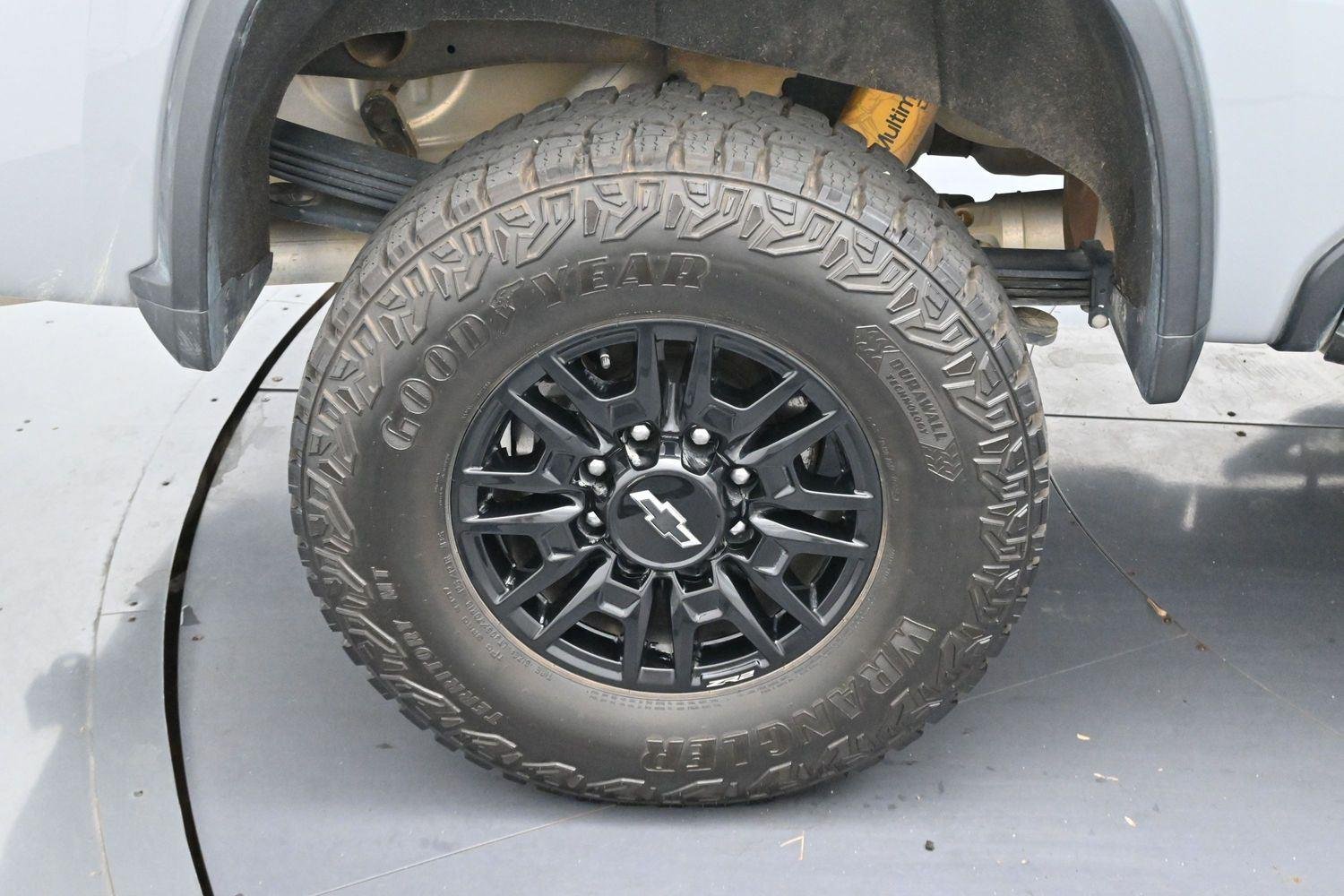 Used 2025 Slate Gray Metallic Chevrolet ZR2 image 34
