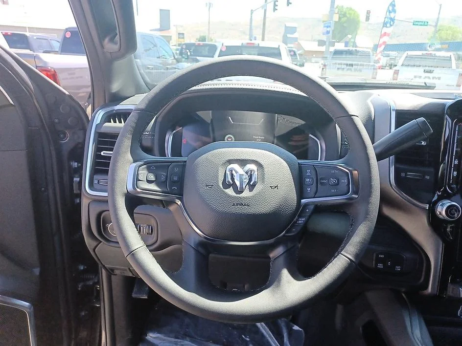 2026 RAM 3500 Laramie - Photo 8