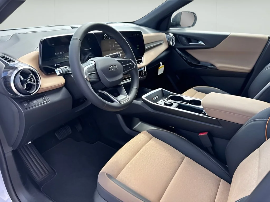 New 2027 Polar White Tricoat Chevrolet ACTIV image 9