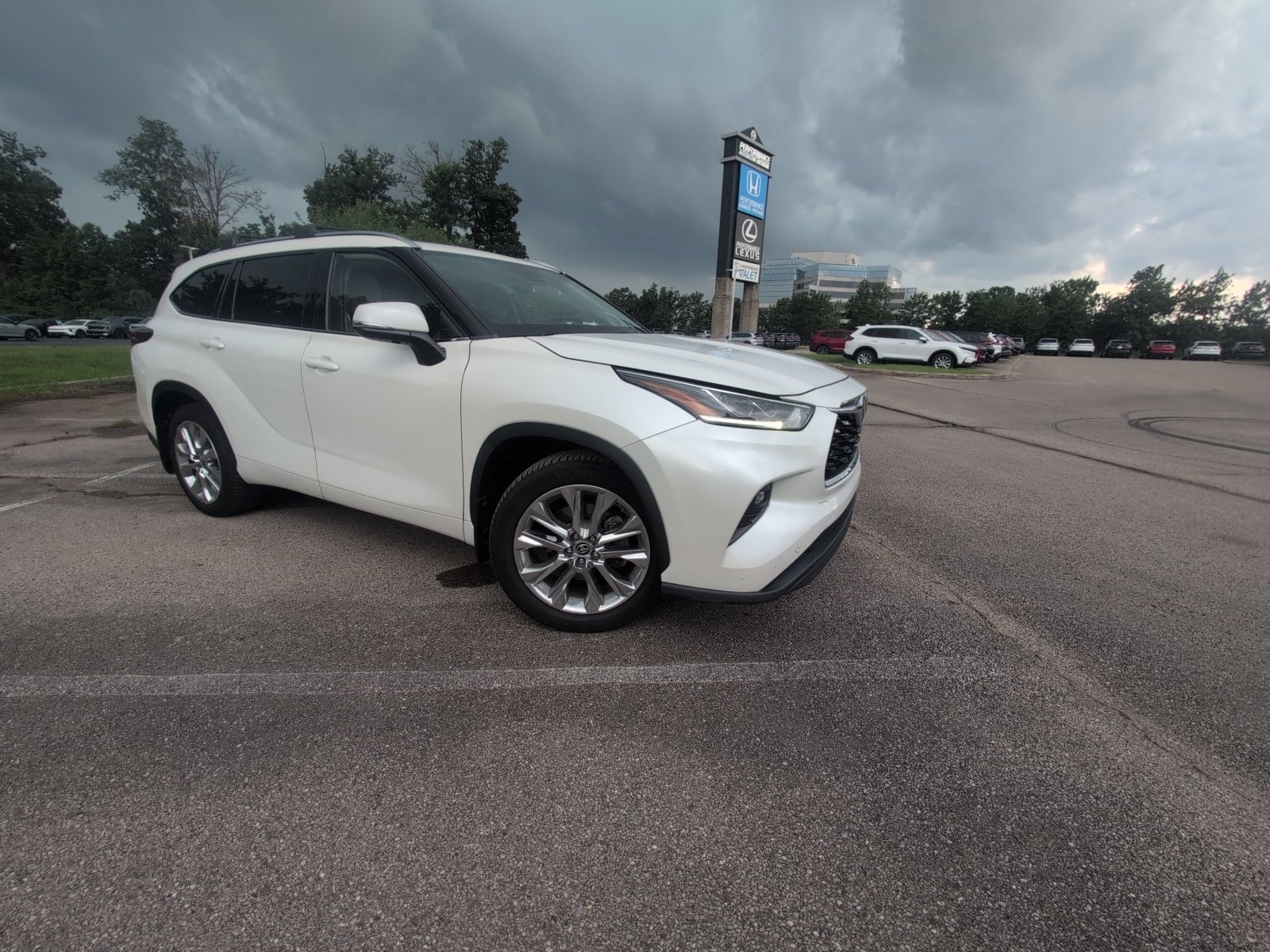 Used 2020 Blizzard Pearl Toyota Limited image 24