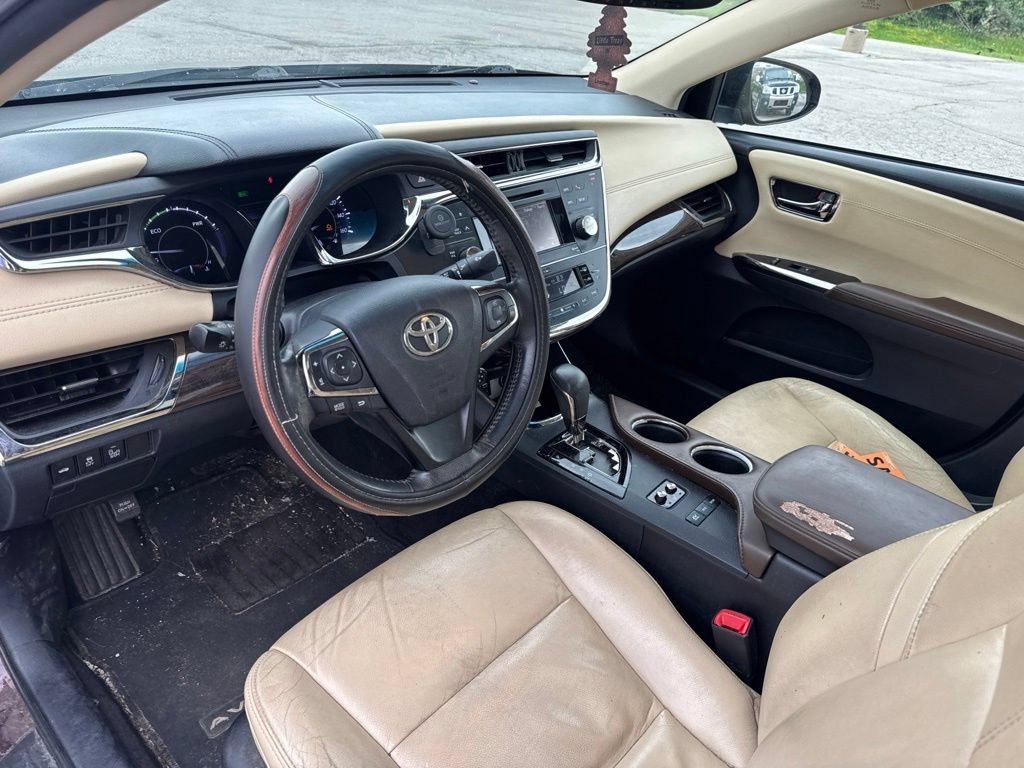 Used 2014  Toyota Limited image 22