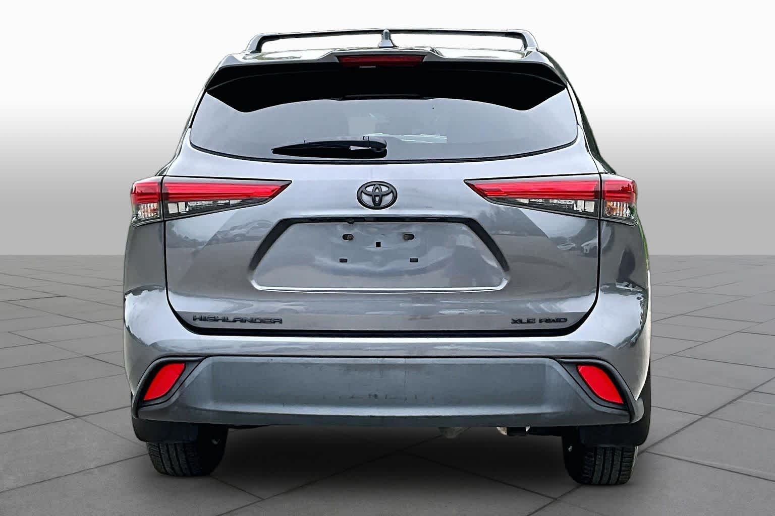 Used 2021 Magnetic Gray Metallic Toyota XLE image 5
