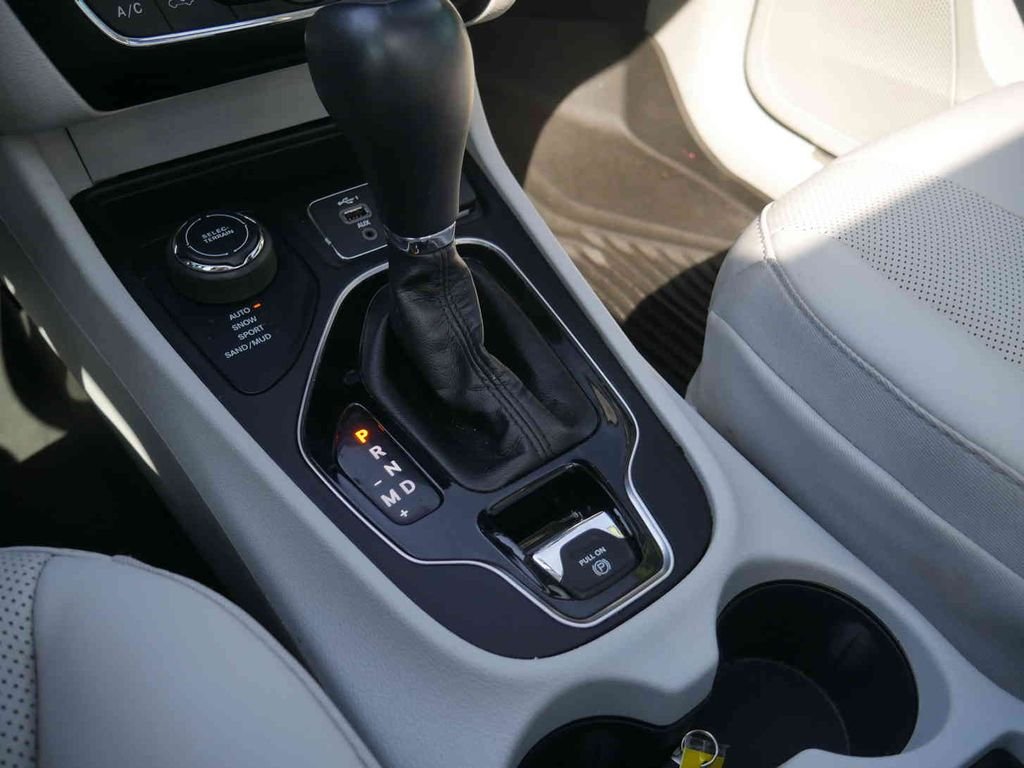 Used 2021 Blue Jeep Limited image 31
