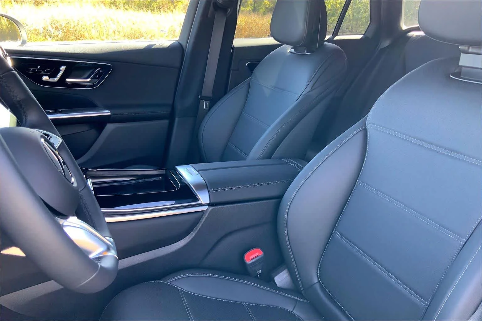 New 2026 Polar White Mercedes-Benz GLC 300 image 9