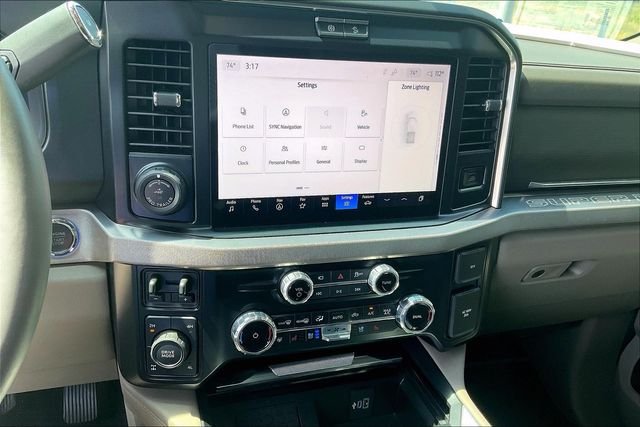 Used 2025 Black Metallic Ford Platinum image 33