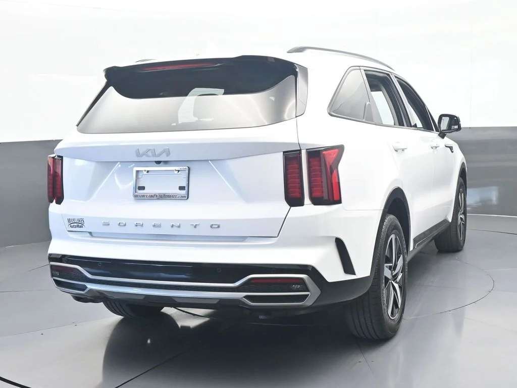 Used 2022 Glacial White Pearl Kia EX image 5