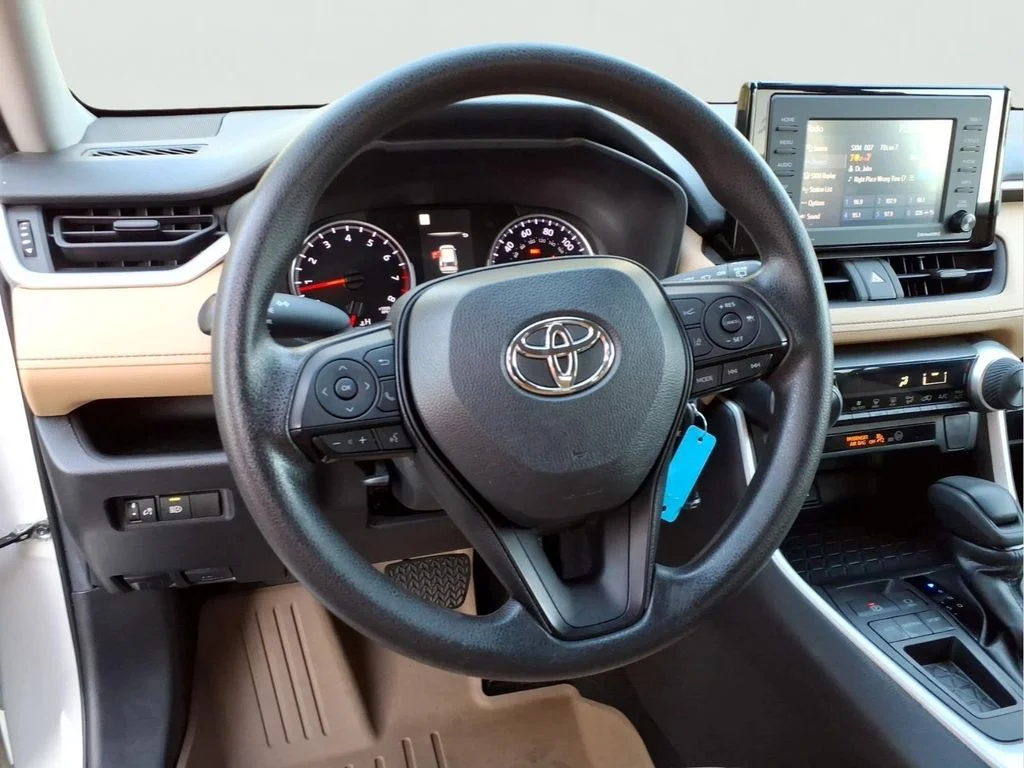 Used 2022 White Toyota LE image 3