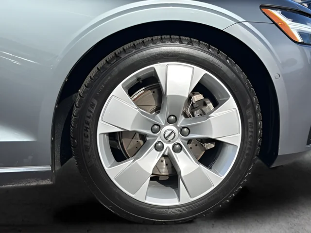 Used 2020 Gray Volvo T5 R-Design image 27