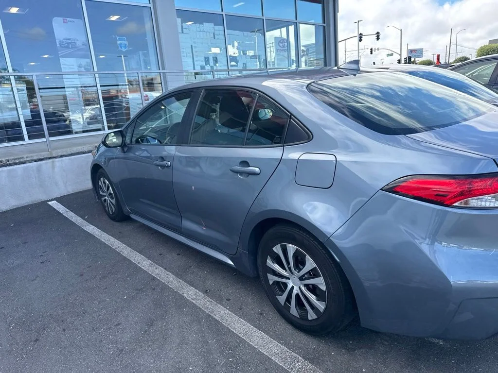 Used 2022  Toyota LE image 11