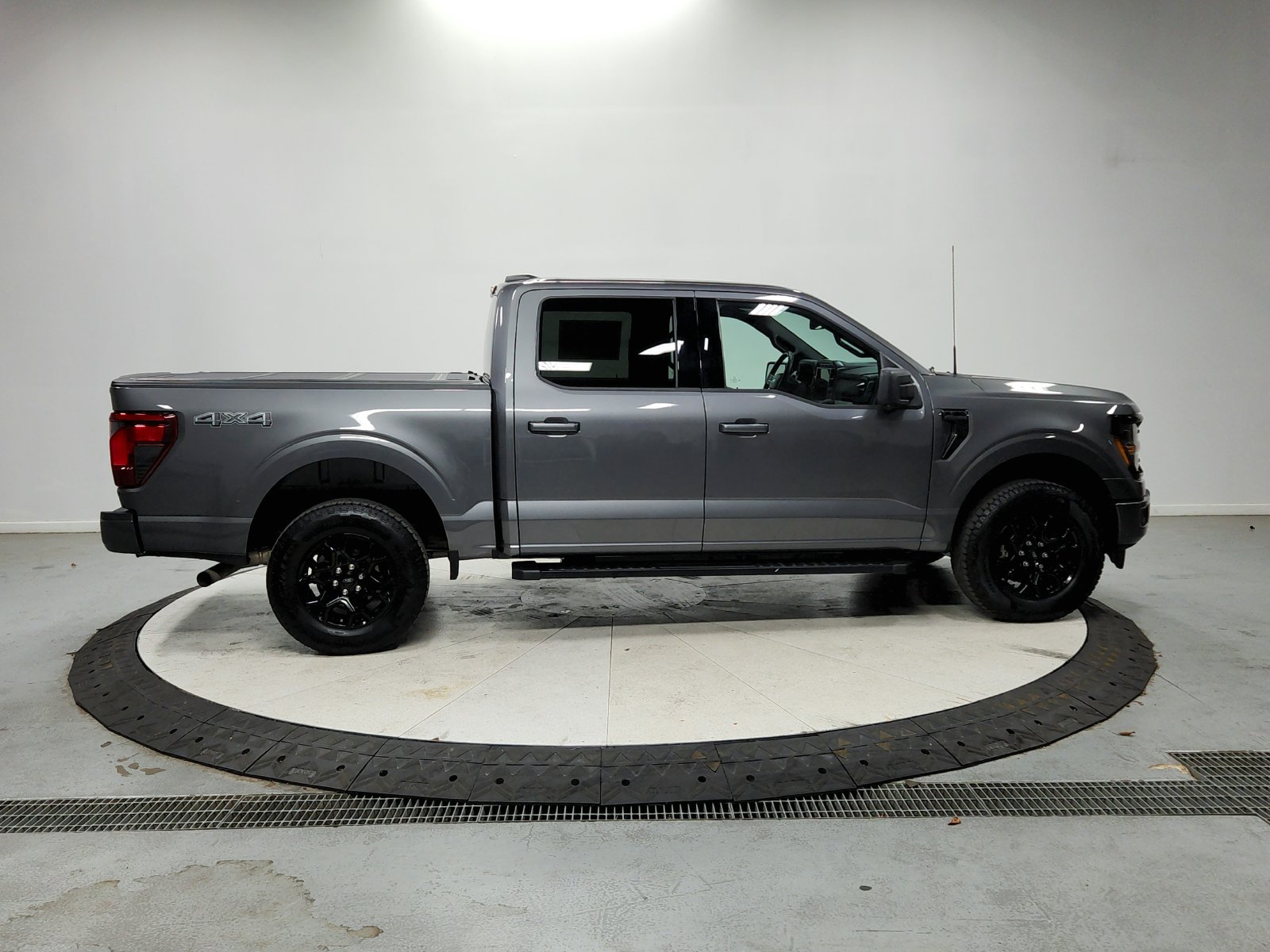Used 2024 Gray Ford XLT image 9