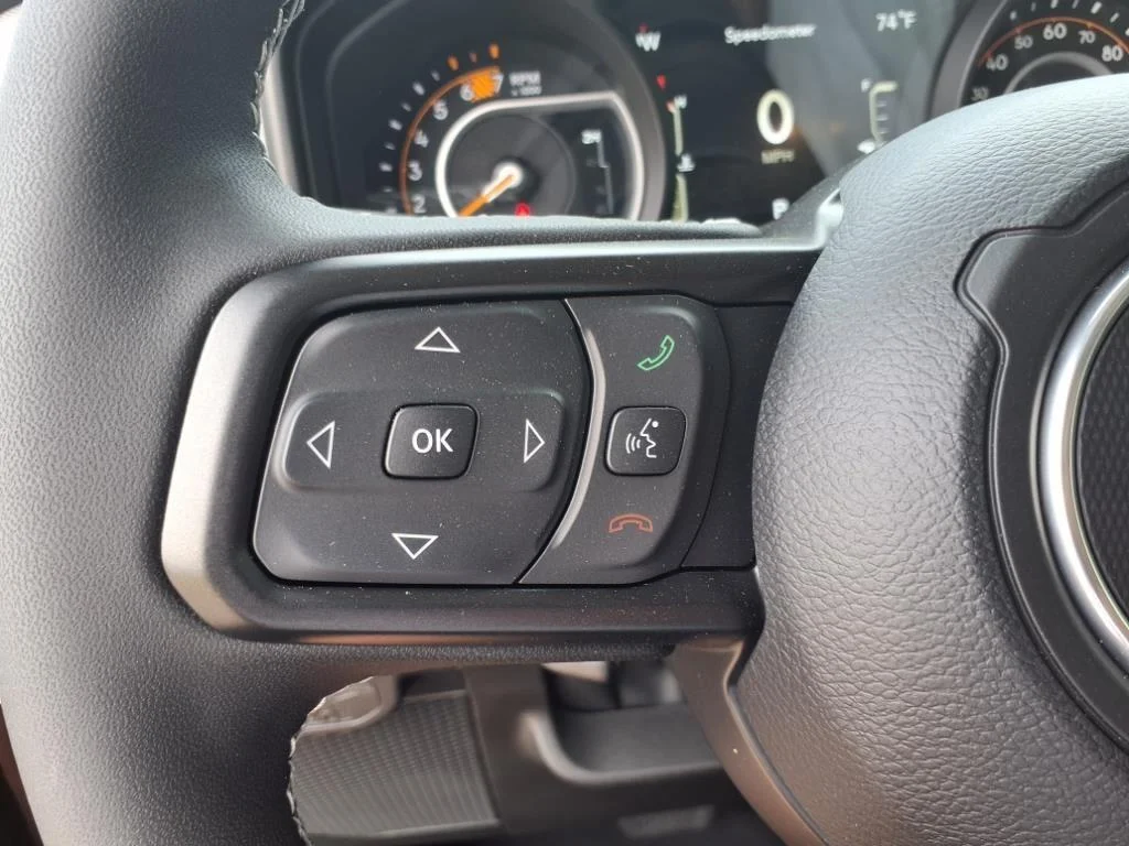 Used 2025 Black Clearcoat Jeep Sport S image 14