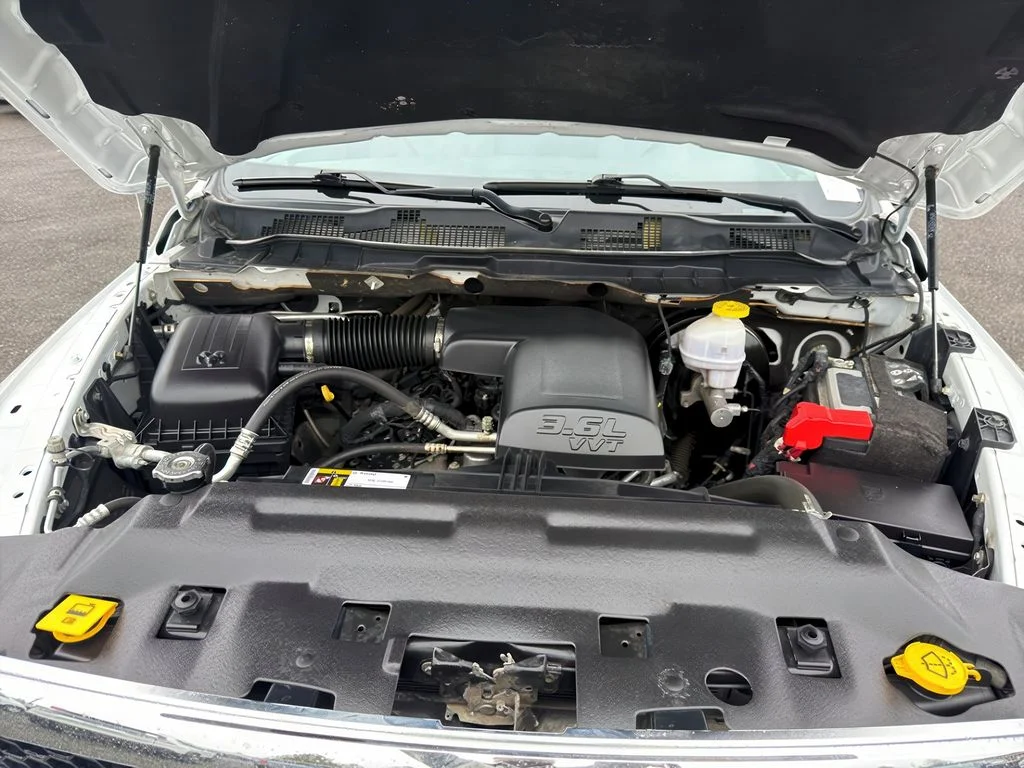 Used 2022 Bright White Ram SLT image 33