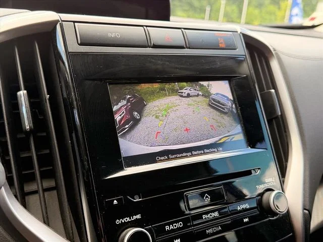 Used 2020 White Subaru Base image 28