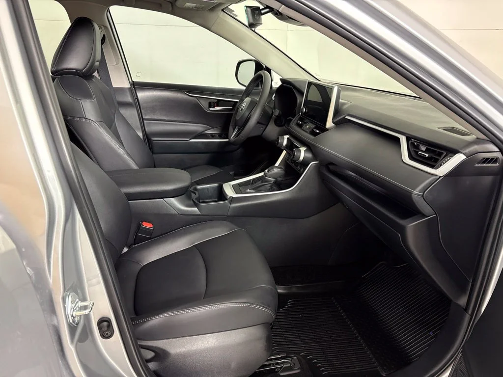 Used 2025 Silver Toyota XLE Premium image 16