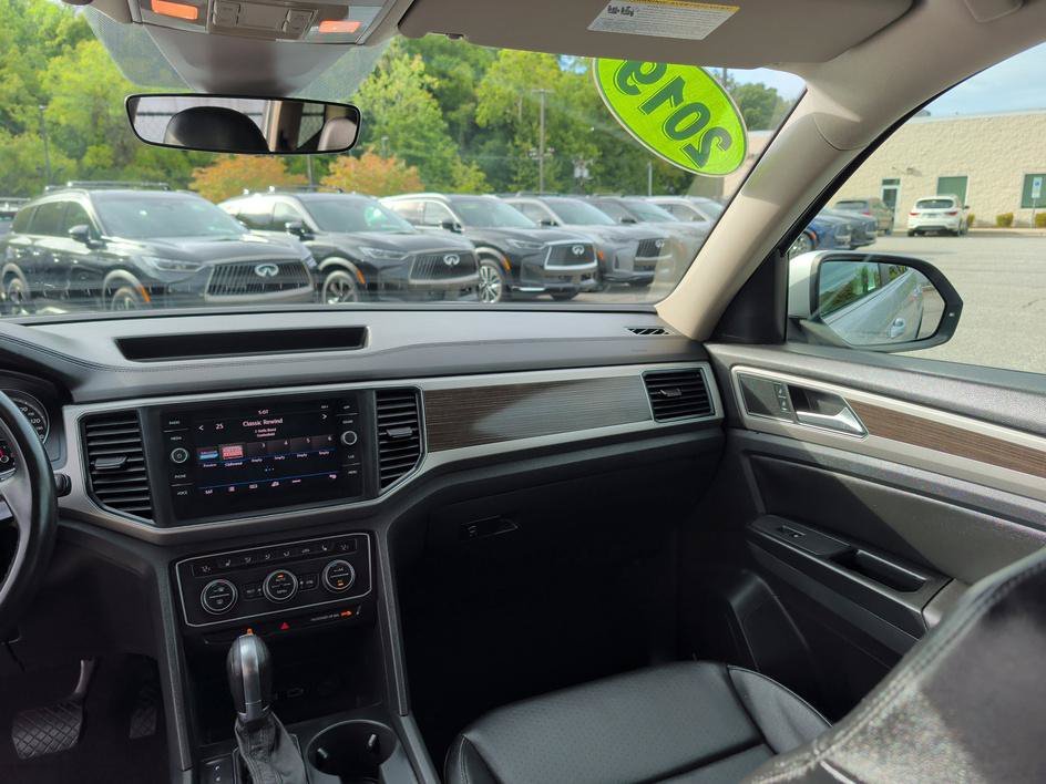 Used 2019 Reflex Silver Metallic Volkswagen 3.6L V6 SE w/Technology image 10