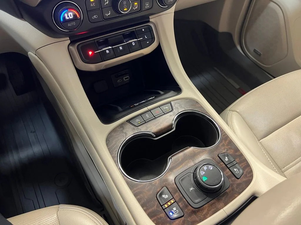 Used 2020 White GMC Denali image 28