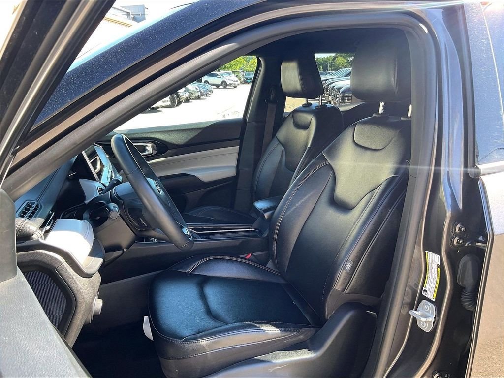 Used 2024 Gray Jeep Limited image 10