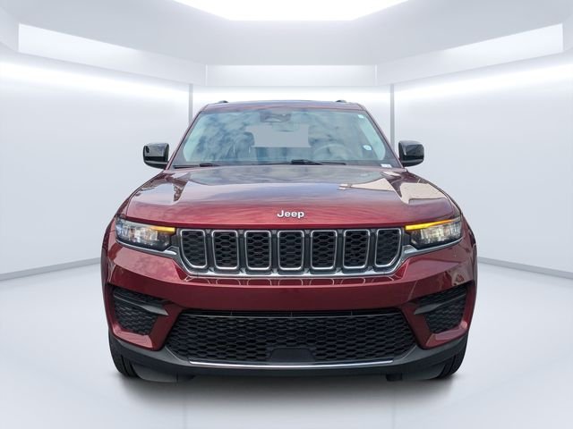 Used 2023 Red Jeep Laredo image 8