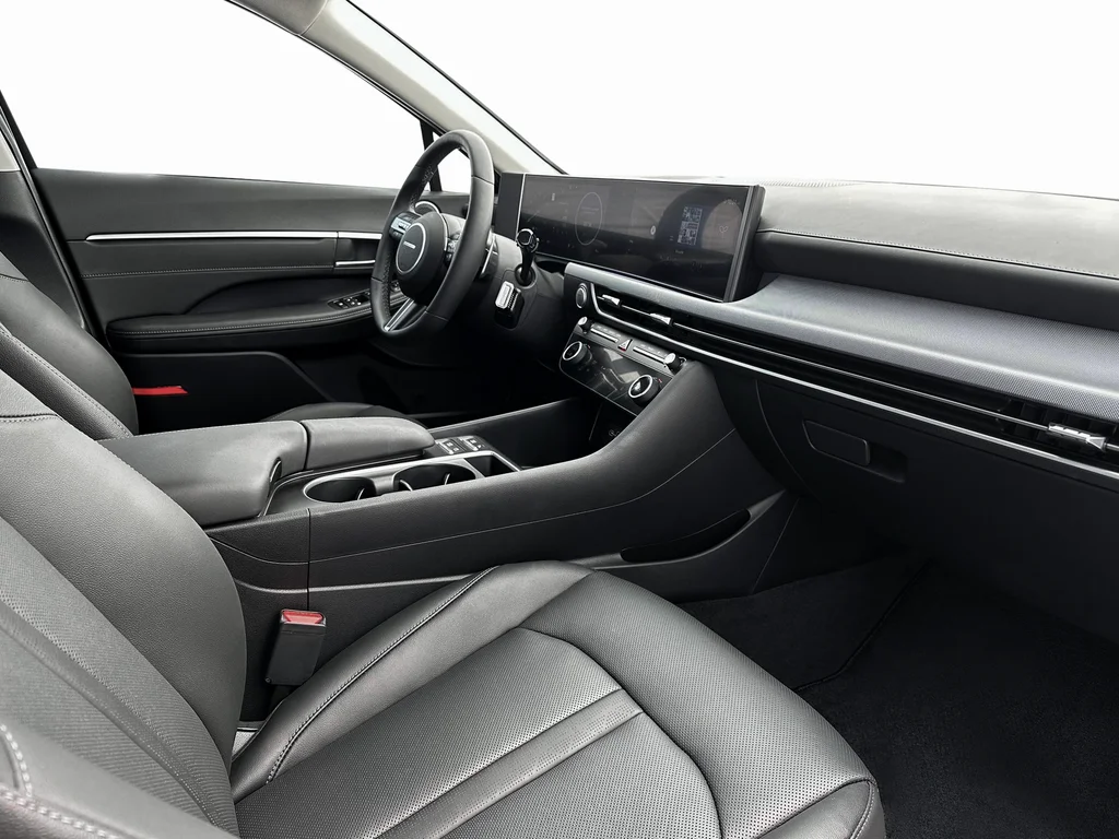 Used 2025 Black Hyundai Limited image 16