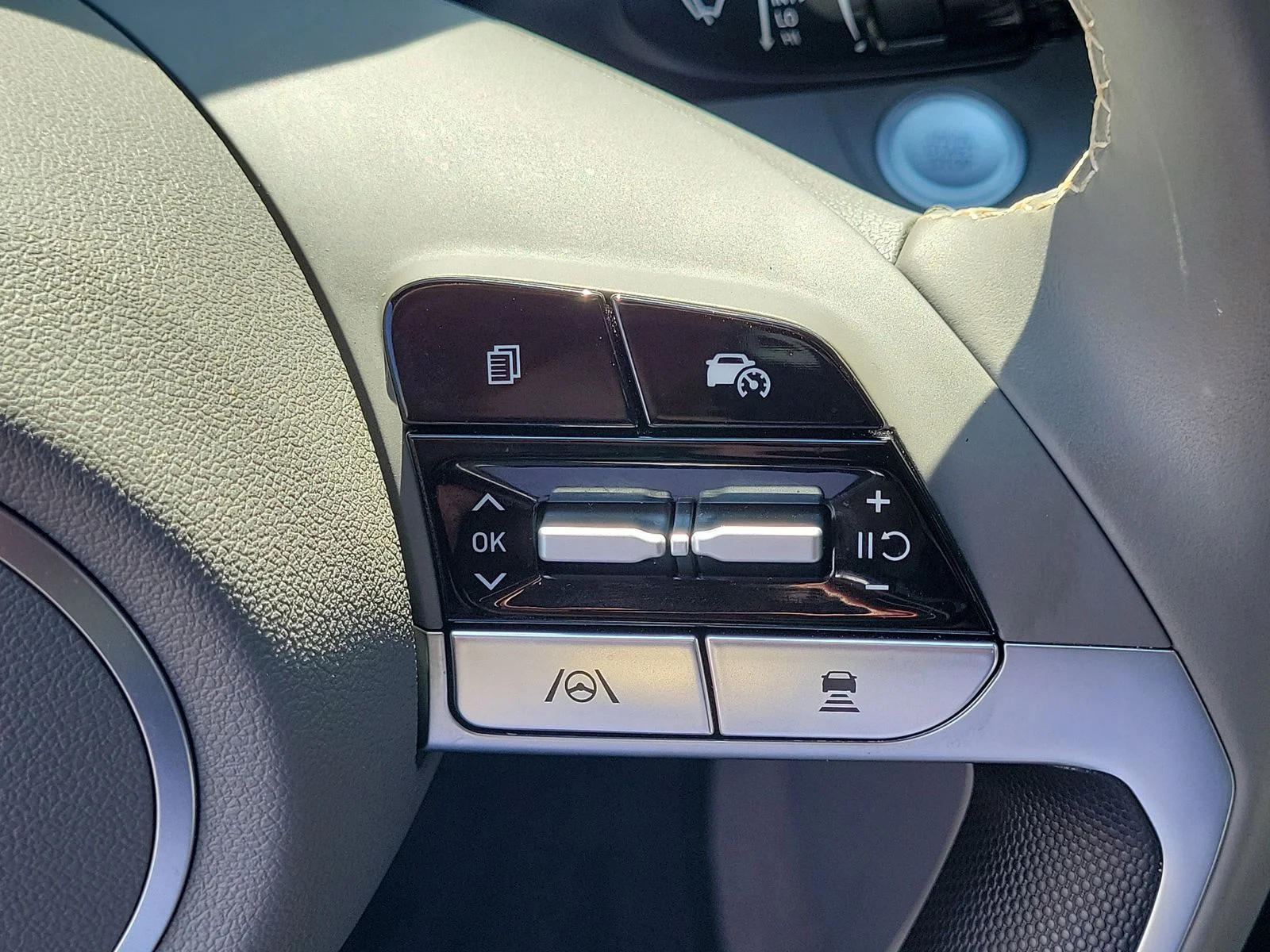 Certified Used 2025 Gray Hyundai SEL Convenience image 19