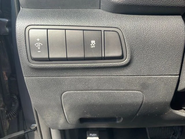 Used 2017 Gray Hyundai SE image 23