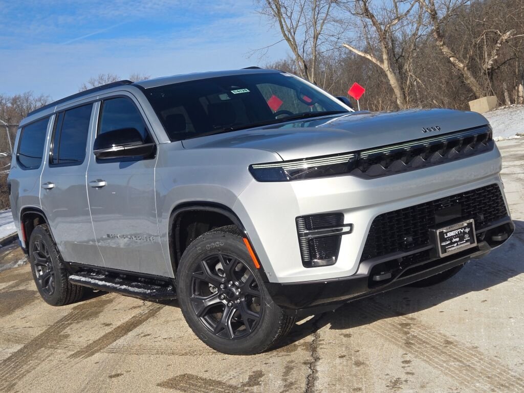 New 2026 Silver-Zynith Exterior Paint Jeep Limited Altitude image 5