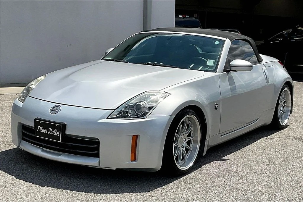 Used 2008 Silver Nissan Touring image 3