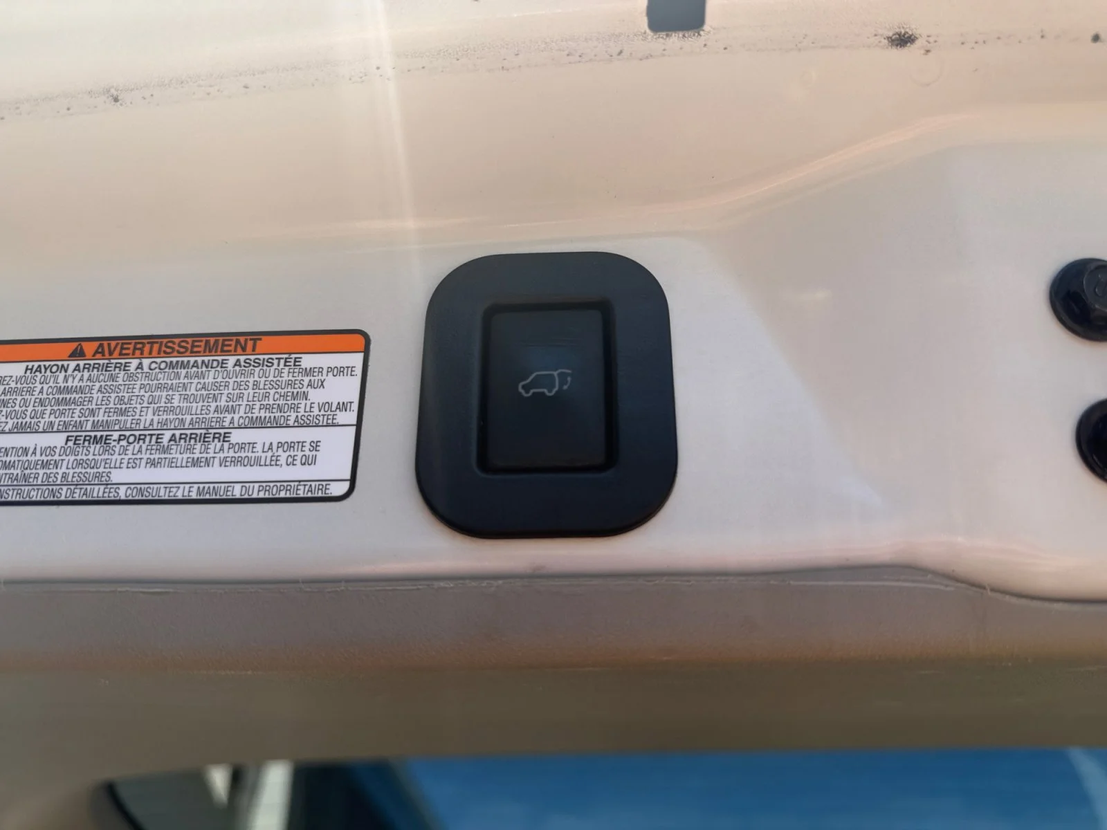 Used 2018 Super White Toyota XLE Premium image 38