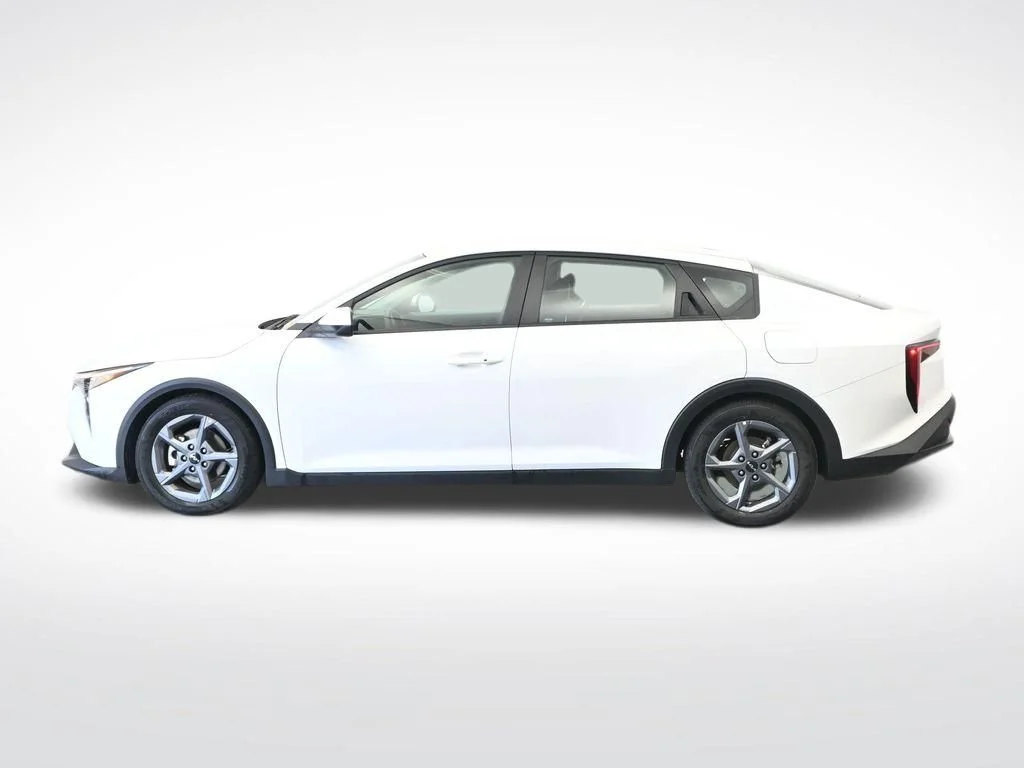 2025 Kia K4 LXS - Photo 9
