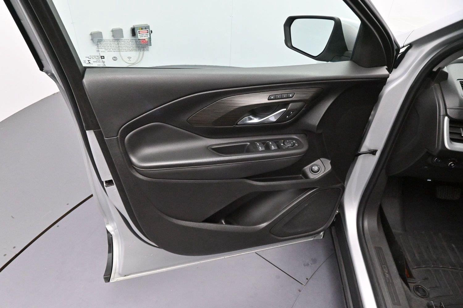 Used 2022 QUICKSILVER METALLIC GMC SLT image 9