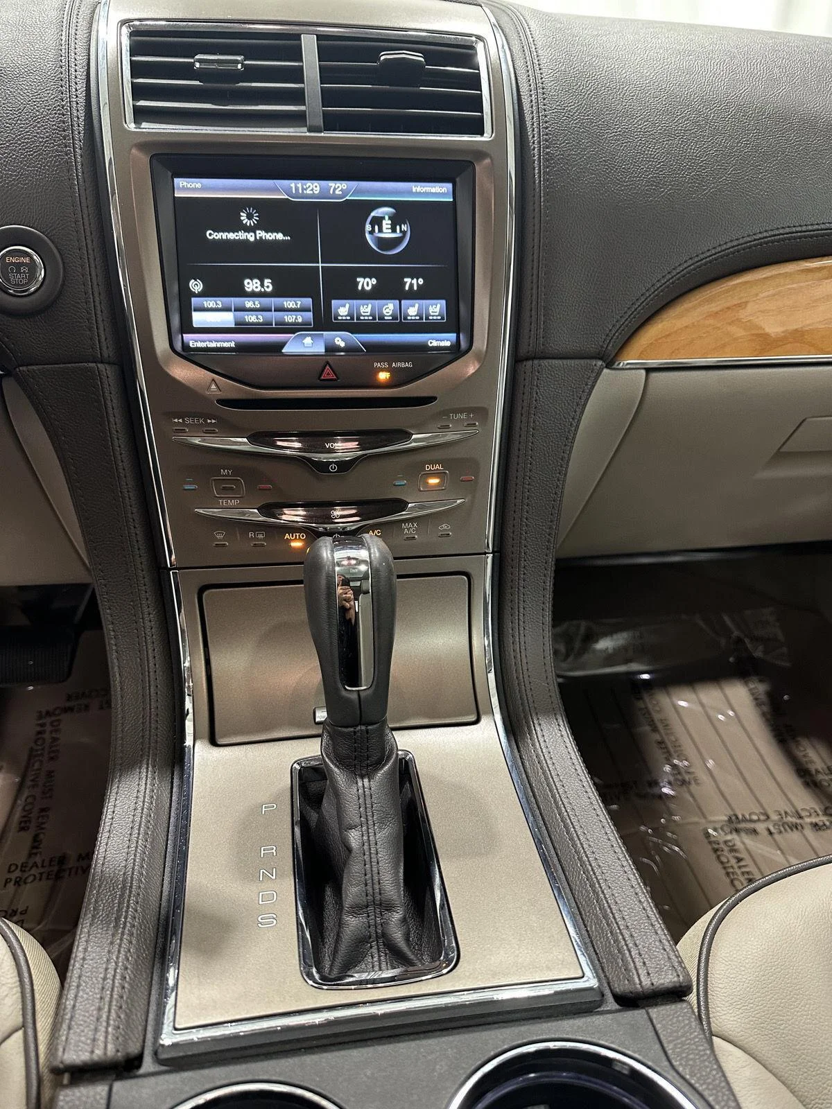 Used 2015 White Lincoln AWD image 11