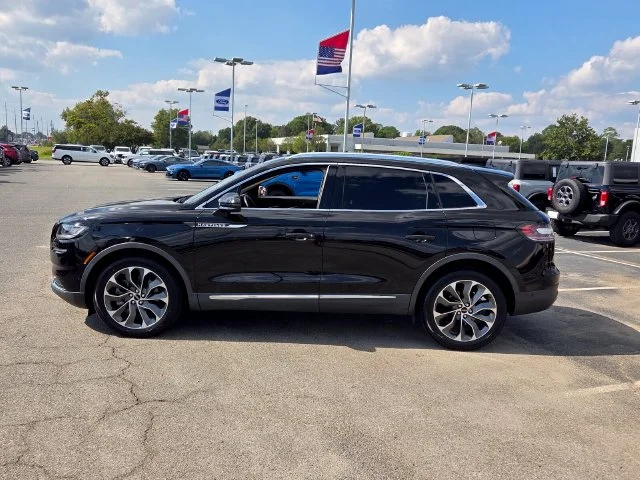 Used 2022 Black Lincoln Reserve image 4