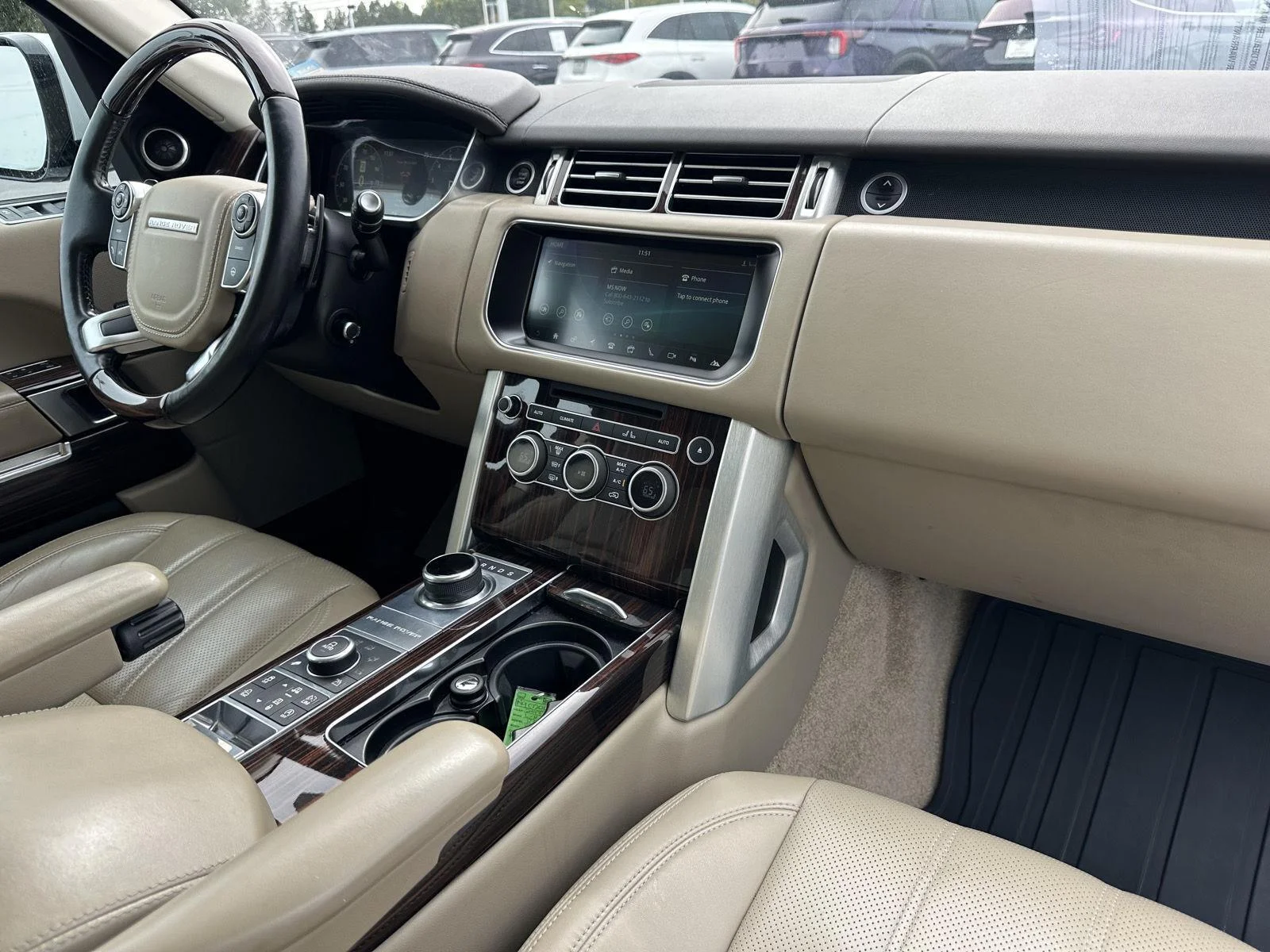 Used 2017 Fuji White Land Rover 5.0L V8 Supercharged image 17
