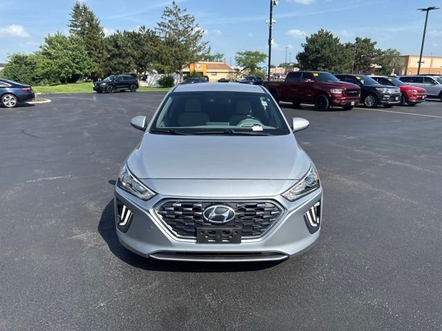 Used 2020 Silver Hyundai SE image 7