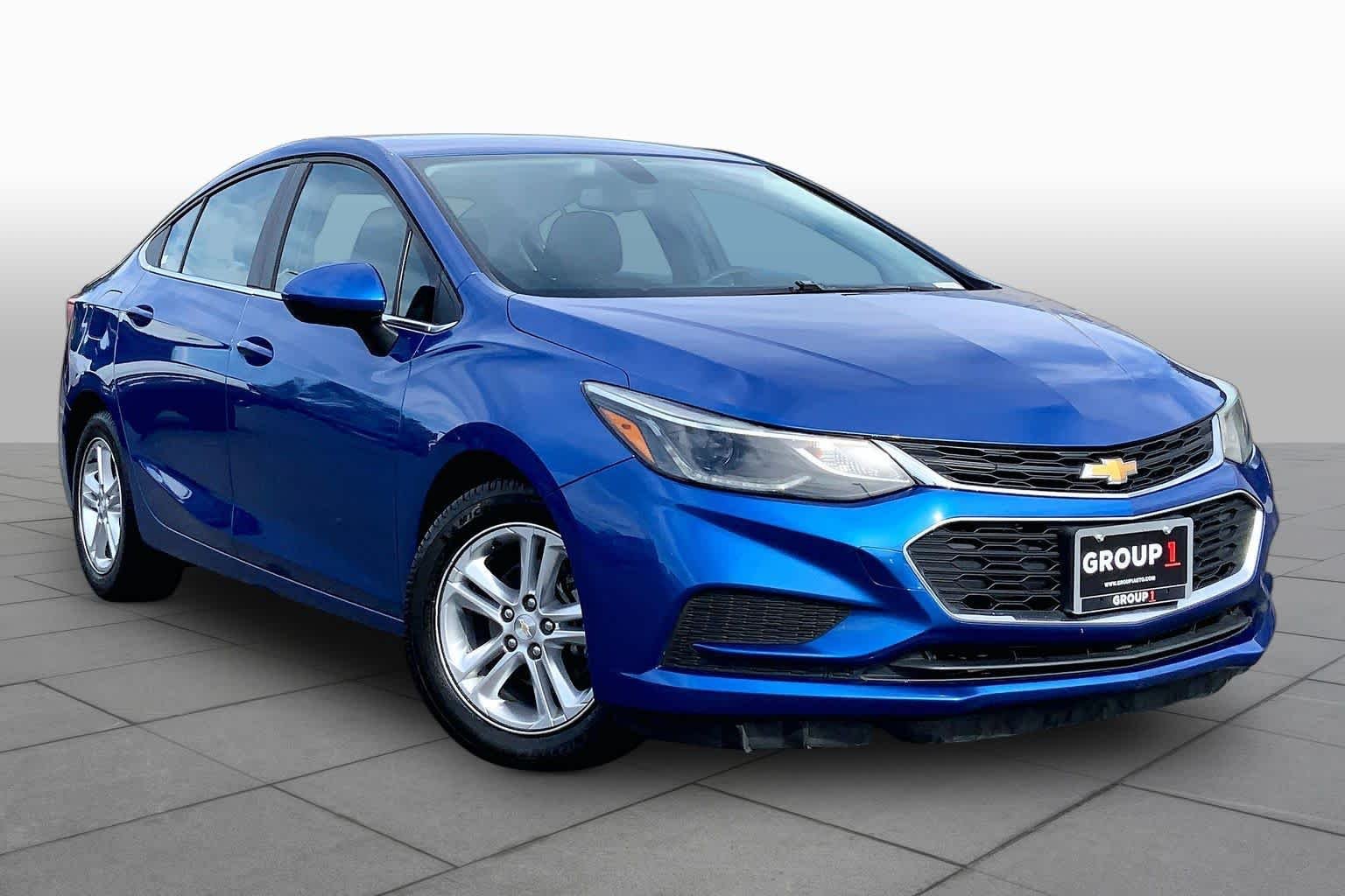 Pre-Owned 2017 Chevrolet Cruze LT