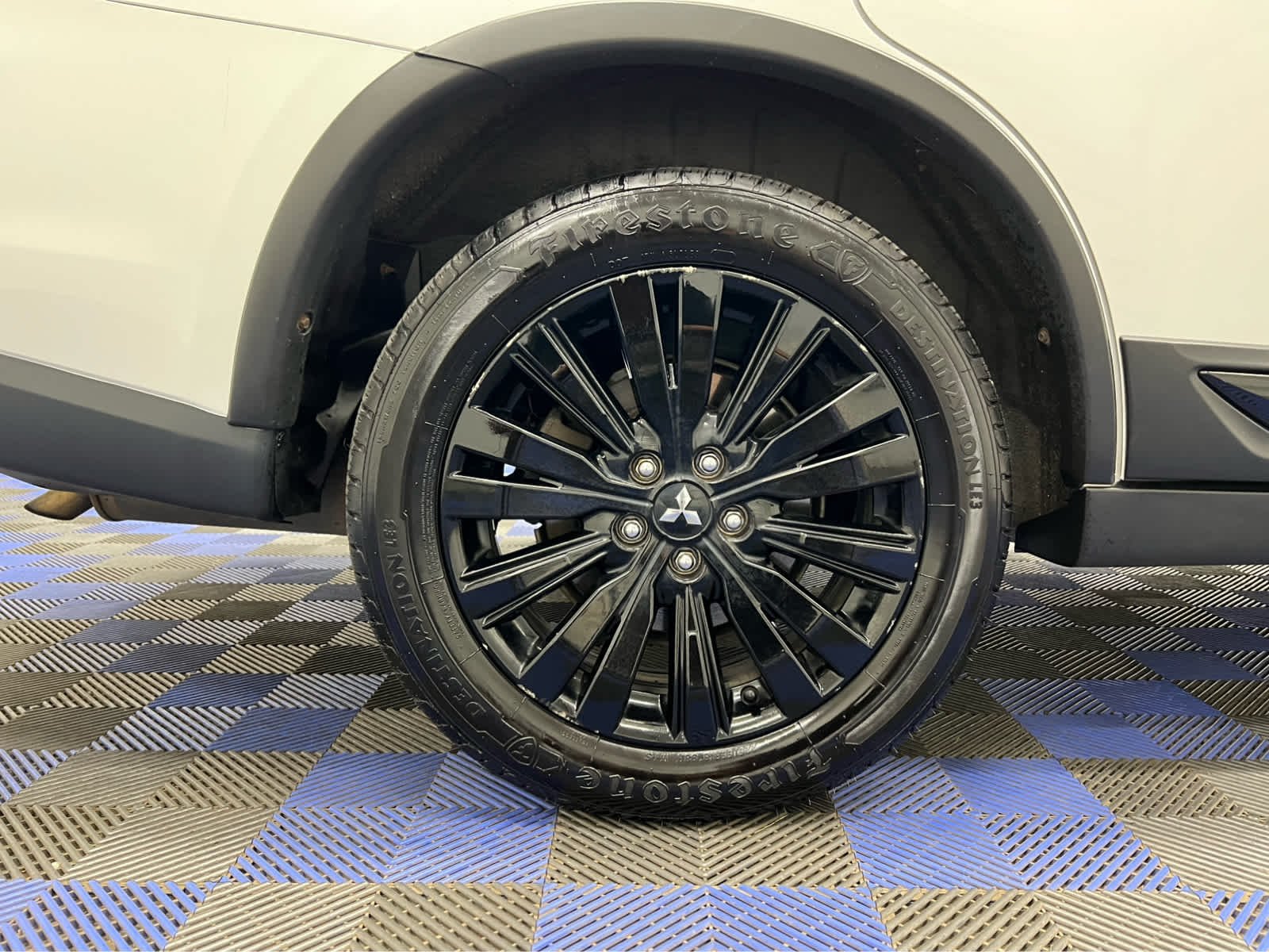 Used 2020 Pearl White Mitsubishi LE image 9