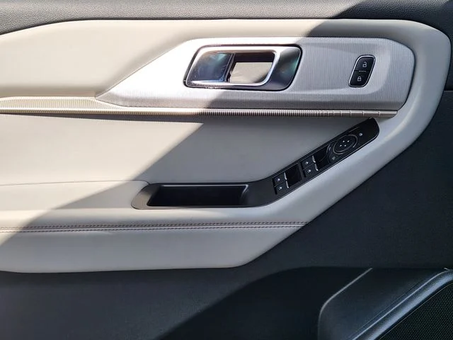 New 2026 Star White Metallic Tri-Coat Ford Active image 23